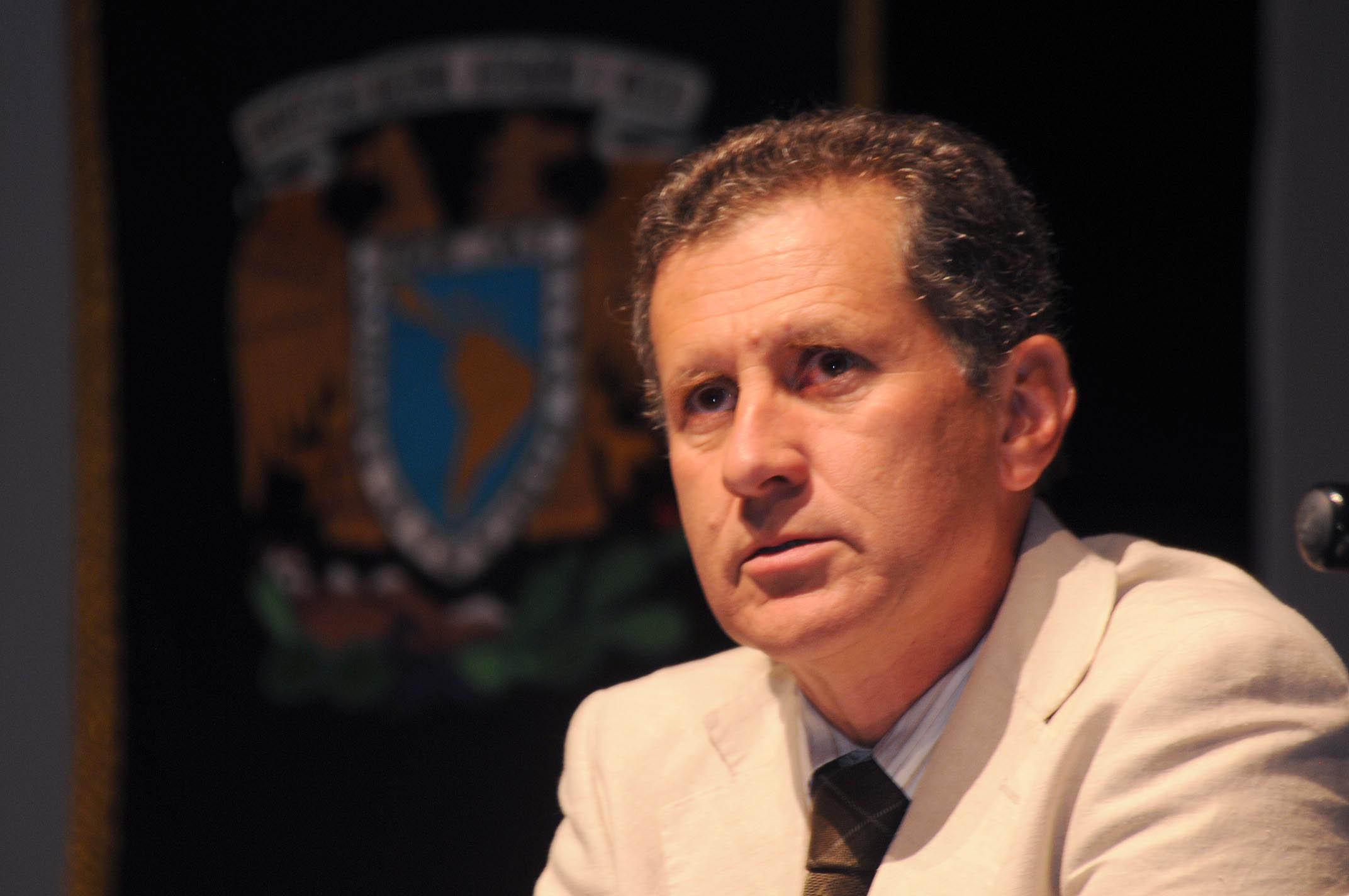 Raúl Gerardo Paredes Guerrero, director del Instituto de Neurobiología para un segundo periodo 2012-2016. - 163