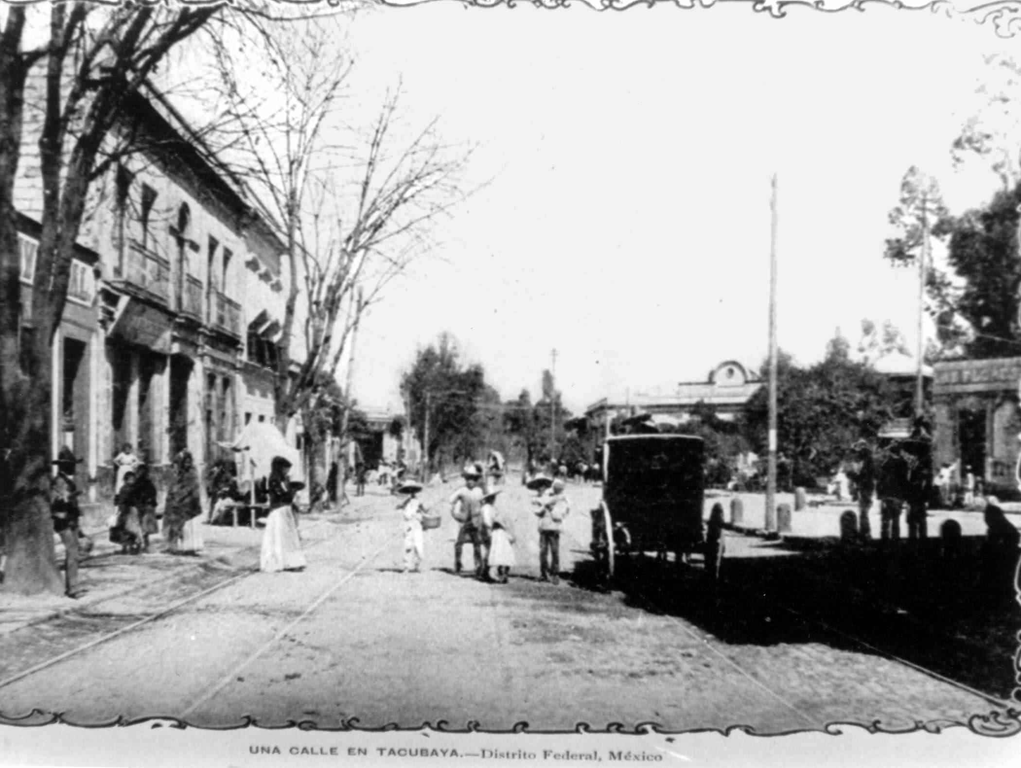 Vista de una calle en la zona de Tacubaya de la Ciudad de México en la década de los 30 del siglo XX.