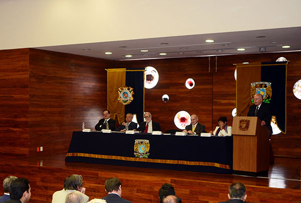 El rector de la UNAM, José Narro Robles, en el seminario Los grandes problemas de México. Población, pobreza y desigualdad. ¿Qué hacer?