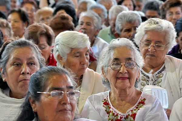 Desde la mirada psicológica, analizan en la UNAM el envejecimiento y la  vejez